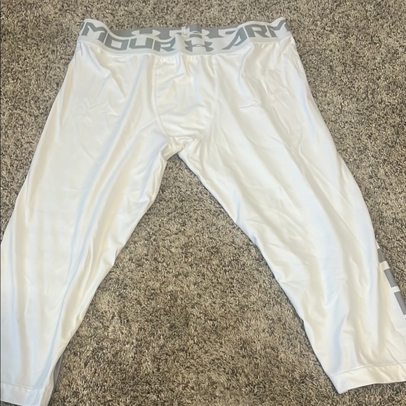 Under Armour White and Gray compression 3/4 legging. Soft Stretchy Fabric NWOT - Picture 1 of 3